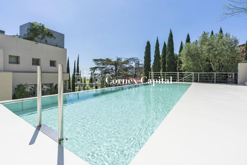 Foto 8f9b6983-d7e4-4b04-9c93-9f8848eb6861. Casa amb calefacció aparcament piscina a Pedralbes Barcelona