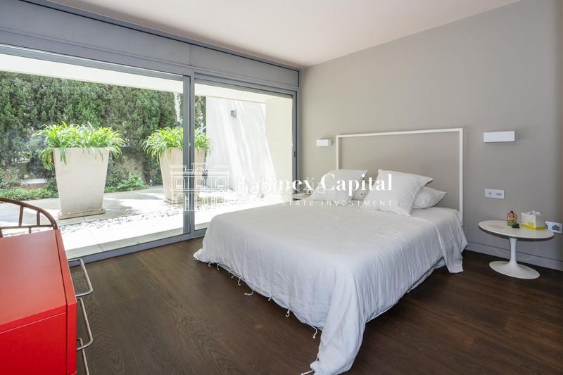 Foto be0d5dd8-fee2-48c7-ad8f-26ffe2422b6d. Casa amb calefacció aparcament piscina a Pedralbes Barcelona