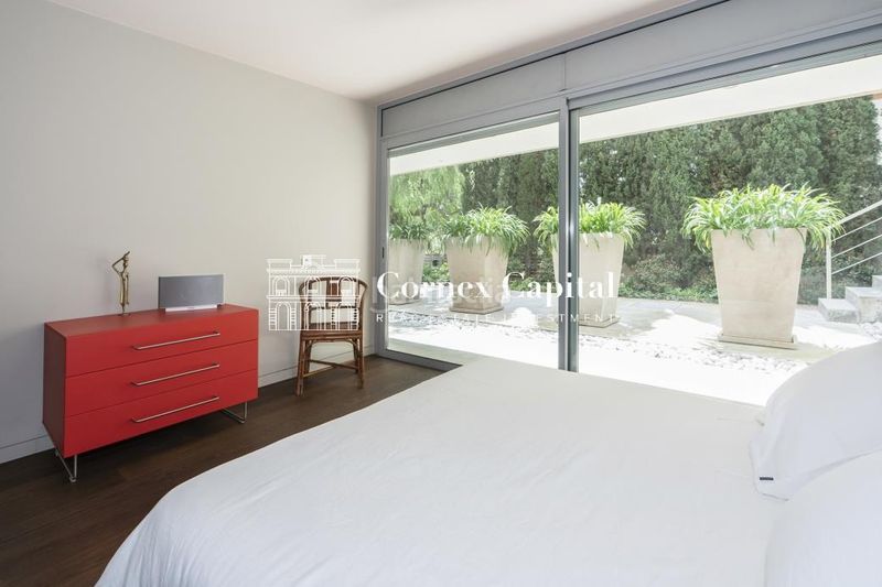 Foto ceb7dcf1-a429-4357-a550-d74f05eeeb6f. Casa amb calefacció aparcament piscina a Pedralbes Barcelona