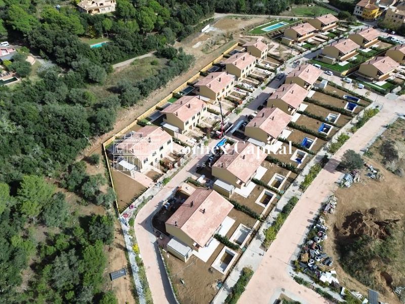 Foto 8f6818fc-4016-4d44-befe-d76f79c0e924. Casa adossada amb calefacció aparcament piscina a Regencós