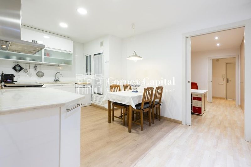 Foto e55dbb3d-4386-48b8-9278-e3bf0959c2d8. Planta baixa a Sarrià Barcelona