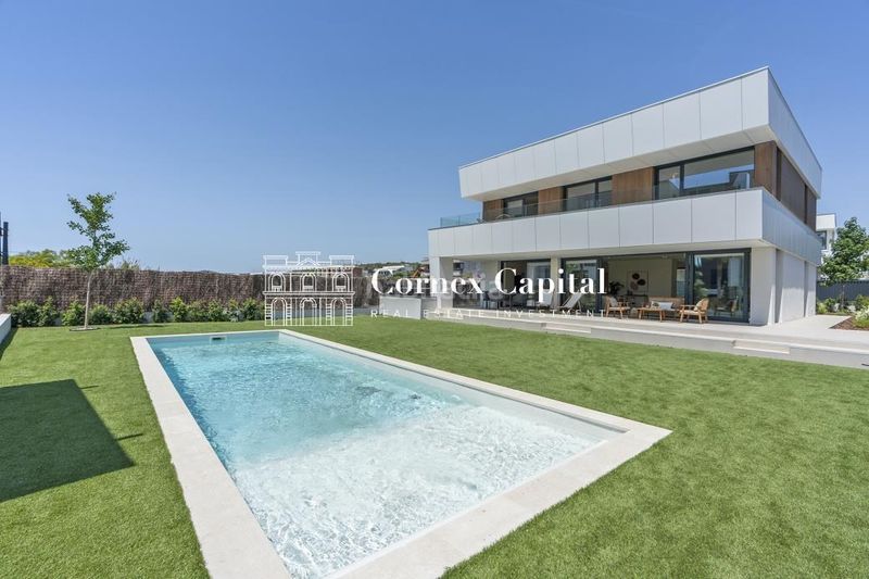 Foto b9f333de-18ca-4322-8713-bb6df7d19e71. Casa en La Plana Sitges