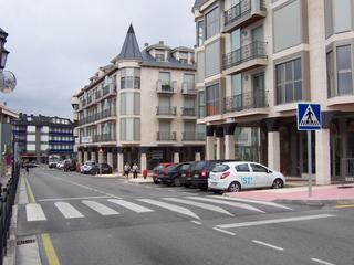 Local commercial à Calle quintana 5. En el centro de suances. local de 79 m2 en planta semisótano con