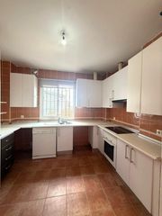 Flat in Burguillos. Se vende fantástico piso en burguillos, con posibilidad de alqui