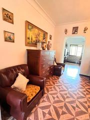 Casa a Villaverde del Río. Vivienda con gran potencial en pleno centro de villaverde del rí