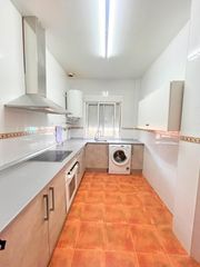 House in Burguillos. Amplia vivienda en una sola planta con gran patio y múltiples po