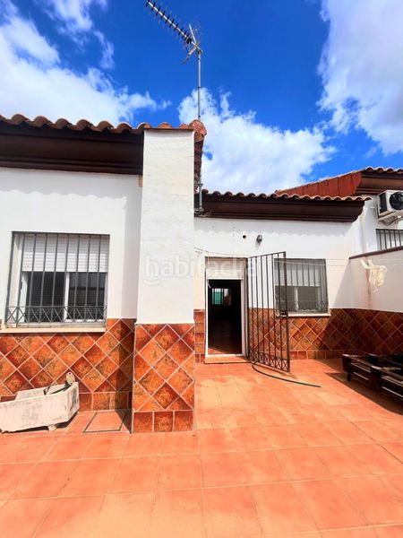 Foto 08e18b4f-c1c5-45a7-b68e-59ddeec7e741. Casa amb aparcament a Burguillos