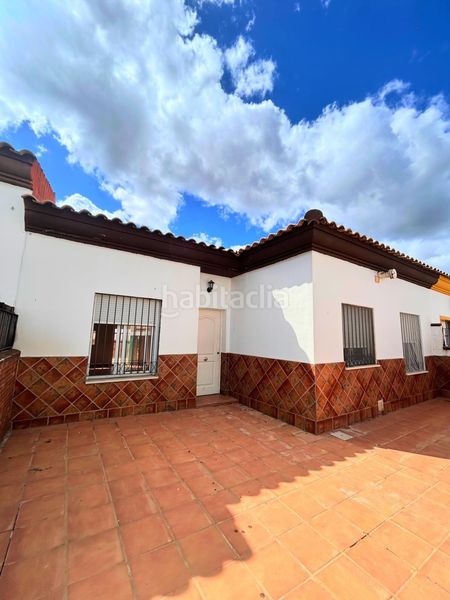Foto f22489cf-1556-434d-ac30-3bc178be12ef. Casa amb aparcament a Burguillos