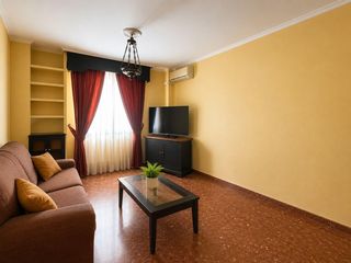 Casa in Alcalá del Río. Oportunidad en alcalá del río!