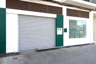 Local Comercial a San Juan del Puerto. Se vende amplio local comercial