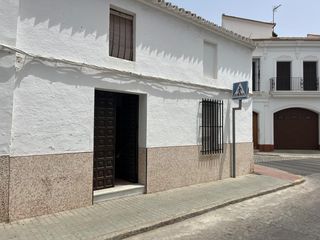 Casa a Moguer. Moguer  casa con gran parcela para reformar