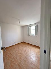 Casa a Los Pájaros. Piso en venta en calle dragón, sevilla los pajaritos
