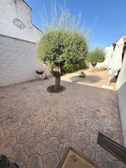 Terreny residencial a Burguillos. Burguillos  solar con nave y salida a dos calles, gran potencial