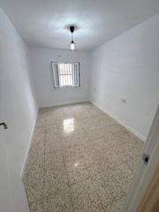Rent House in Alcalá del Río. Alquiler para profesores en alcalá del río  2 habitaciones, terr