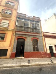 Maison à Centro. Edificio colonial en venta en el centro de huelva, junto a la ca