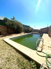 Xalet a Gerena. Chalet con piscina en la localidad de gerena, para terminar.