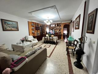 Casa a Villaverde del Río. Bajo en la localidad de villaverde del río, sevilla.