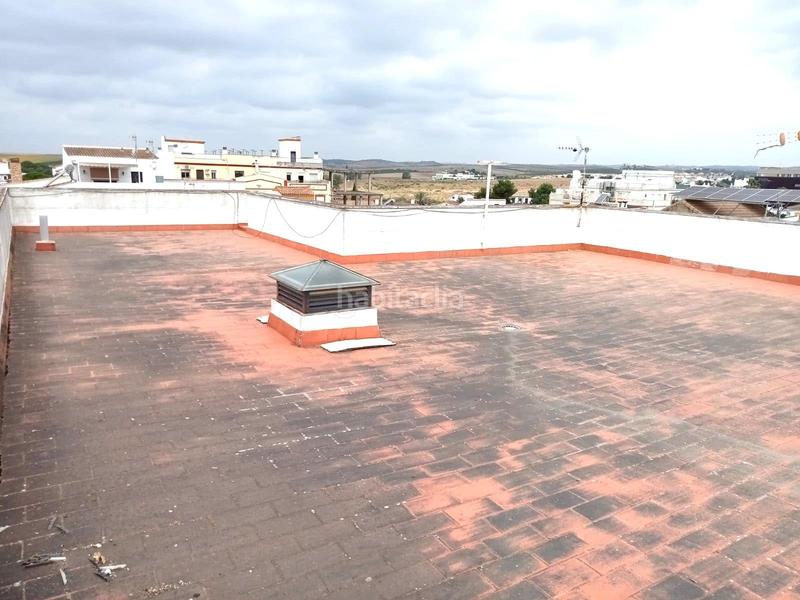 Foto 3e982373-6c97-45d2-b638-4af4d53977ca. Piso edificio centrico, con dos locales comerciales y piso en la localidad , sevilla. en Burguillos