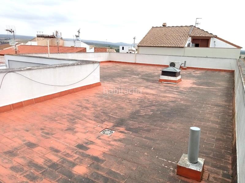 Foto bebe2d36-e2a4-4a28-b207-bdab171f803d. Piso edificio centrico, con dos locales comerciales y piso en la localidad , sevilla. en Burguillos