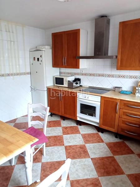 Foto c421ef8c-d5dc-4761-807d-1e211ad43ff1. Piso edificio centrico, con dos locales comerciales y piso en la localidad , sevilla. en Burguillos