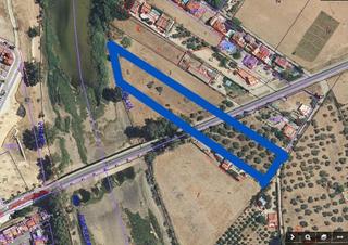 Propriété à Guillena pueblo. Terreno en venta  en la localidad de guillena.