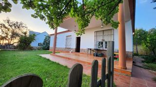 Xalet a Los Lagos. Chalet urbanizable en los lagos del serrano, guillena, sevilla.