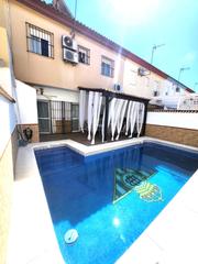 Casa a Burguillos. Acogedora vivienda unifamiliar de dos plantas en la localidad de