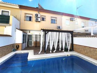Maison à Burguillos. Acogedora vivienda unifamiliar de dos plantas en la localidad de