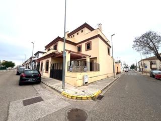 Maison à Brenes. Espectacular vivienda de esquina en brenes  210.000 !