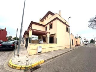 Maison à Brenes. Espectacular vivienda de esquina en brenes  210.000 !
