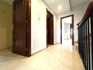 Casa en Brenes. Espectacular vivienda de esquina en brenes  210.000 !