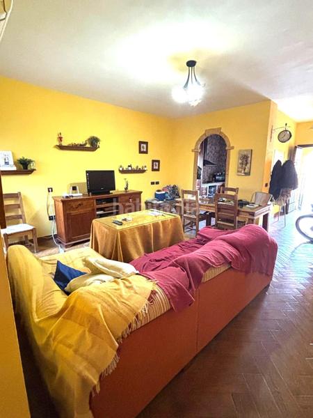 Foto 1c982d31-cb59-489e-bdba-a213cd880143. Casa con parcheggio in Guillena pueblo Guillena