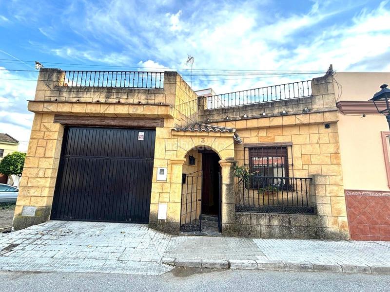 Foto e71bb870-e7b1-414a-88d7-80dc22d3b8d1. Casa con parcheggio in Guillena pueblo Guillena