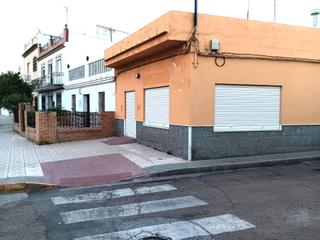 Lloguer Local Comercial a Guillena pueblo. Local en alquiler con excelente ubicación y gran potencial