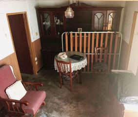 Casa in Alcalá del Río. Encantadora vivienda con gran terreno en el centro de alcalá del