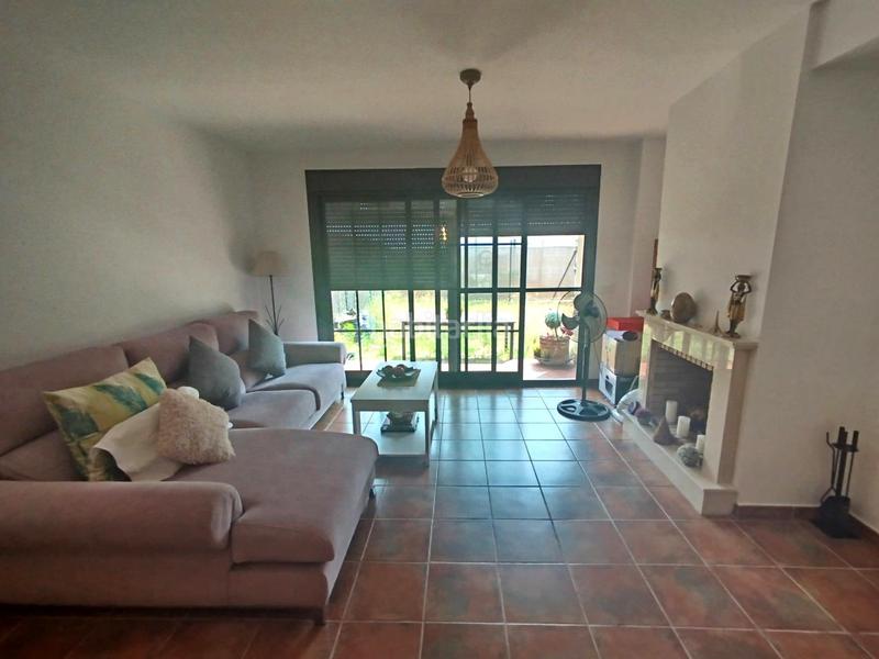 Foto ab12efd9-feaf-4a8e-b382-c8695859ab41. Casa tu hogar ideal te espera en Las Pajanosas! en Guillena