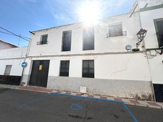Local commercial à Alcalá del Río. Oportunidad única en alcalá del río local de dos plantas de 60 m