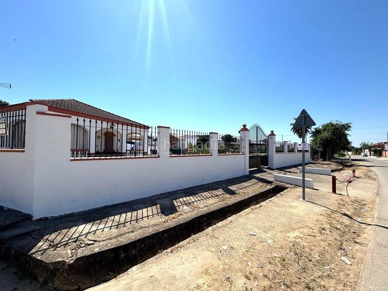 Foto 5ab9dc63-9285-47f8-8e5c-ec108bfaf0d6. Chalet tu nuevo hogar te espera en Villaverde del Río