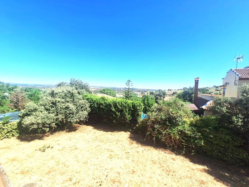 Foto d00d07ac-9ab8-4d5e-b48f-f55729cbc8ff. Chalet oportunidad única en la colina ! en Castilblanco de los Arroyos