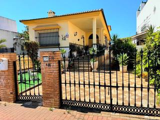 Chalet à Mazagón. Chalet con encanto en mazagón con gran parcela y espacios amplio