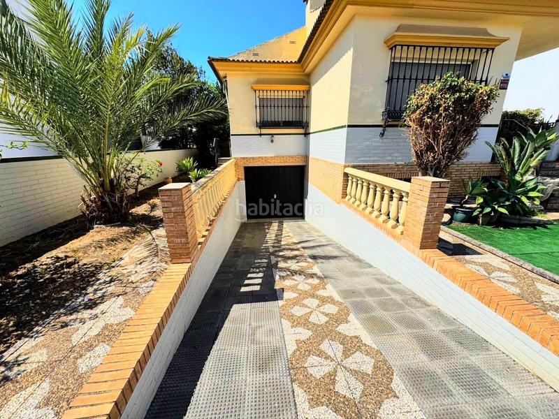 Foto 1da585ab-8102-4edb-b318-2592ac592c87. Chalet  con encanto con gran parcela y espacios amplios! en Mazagón