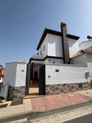 Casa adosada en Cantillana. Tu nuevo hogar en cantillana te espera! casa adosada en venta!