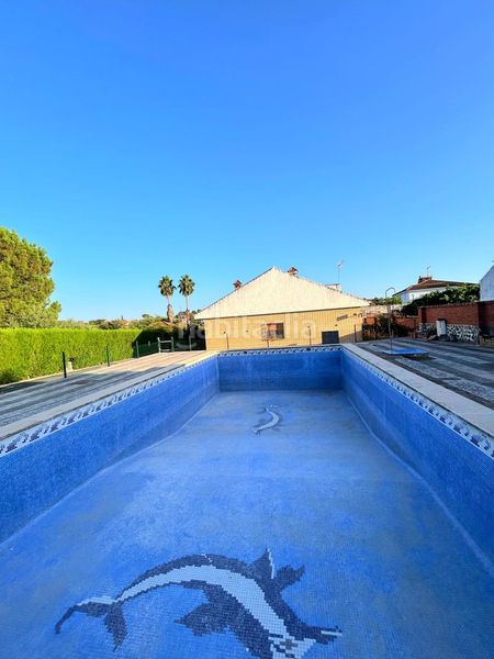 Foto ae100a97-2597-4ef8-a128-b74df3878b3a. Xalet amb piscina a Castilblanco de los Arroyos