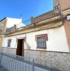 Maison à Guillena pueblo. Vivienda a la venta en guillena  para reformar y con mil posibil