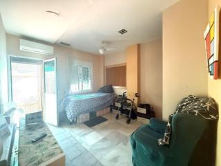 Casa a Cantillana. Estupenda vivienda adosada con garaje, placas solares y domótica