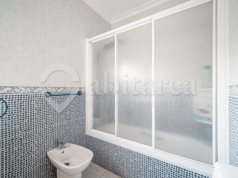 Foto fda00379-a06f-4198-98b0-d88a3628f7d1. Xalet amb xemeneia calefacció aparcament a Cacicedo Camargo