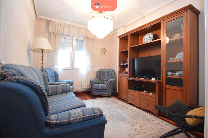 Foto dbf664c6-3279-417f-abe2-73d1f573456a. Piso abitarea vende piso en pleno centro. amplio y luminoso. excelente ubicación en Torrelavega