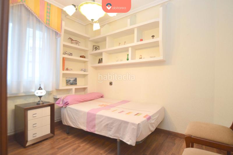 Foto de5699ab-a663-4c46-b5ba-cb76b6975d84. Piso abitarea vende piso en pleno centro. amplio y luminoso. excelente ubicación en Torrelavega