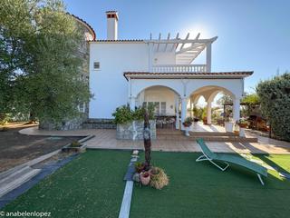 Chalet  Calle parque doñana. Chalet independiente sobre parcela de 1248 m2 con piscina privad