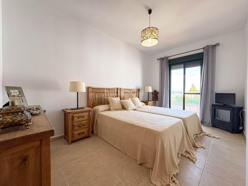 Foto b7cecf95-65b1-423c-b0eb-e22ff4666999. Casa adossada a Albuera (La)